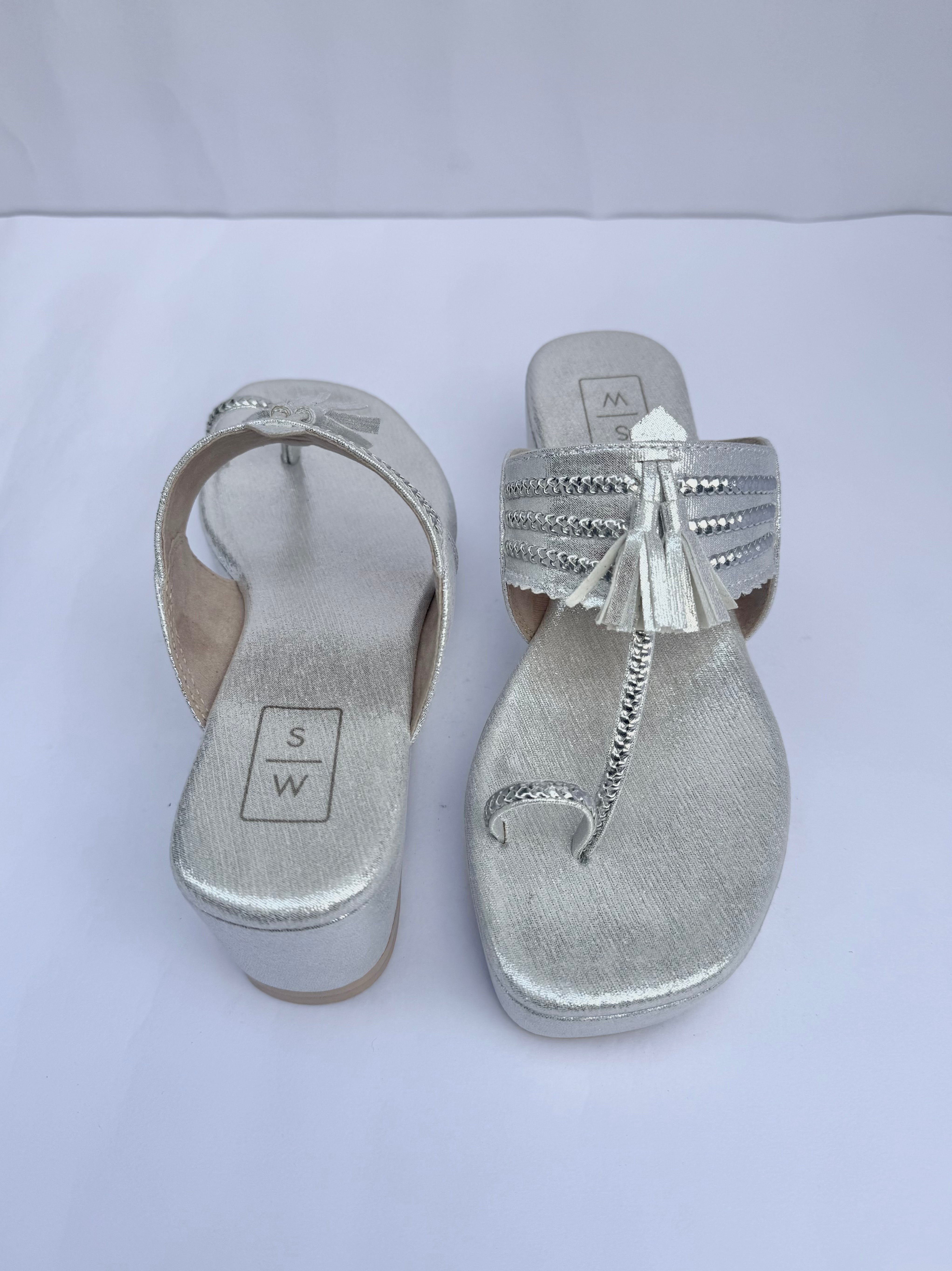 Kumari Poo – Silver Vegan Sandals