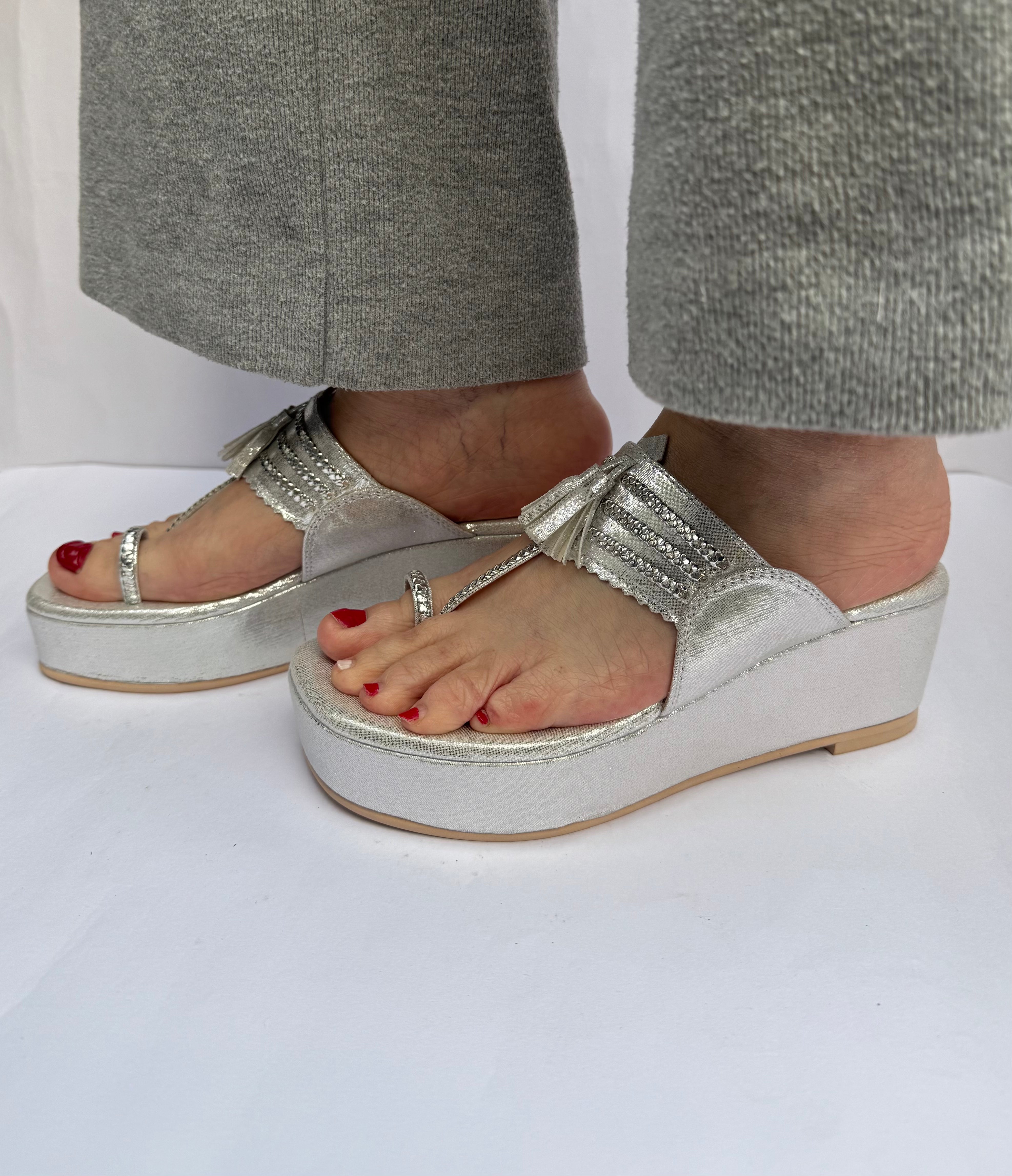 Kumari Poo – Silver Vegan Sandals