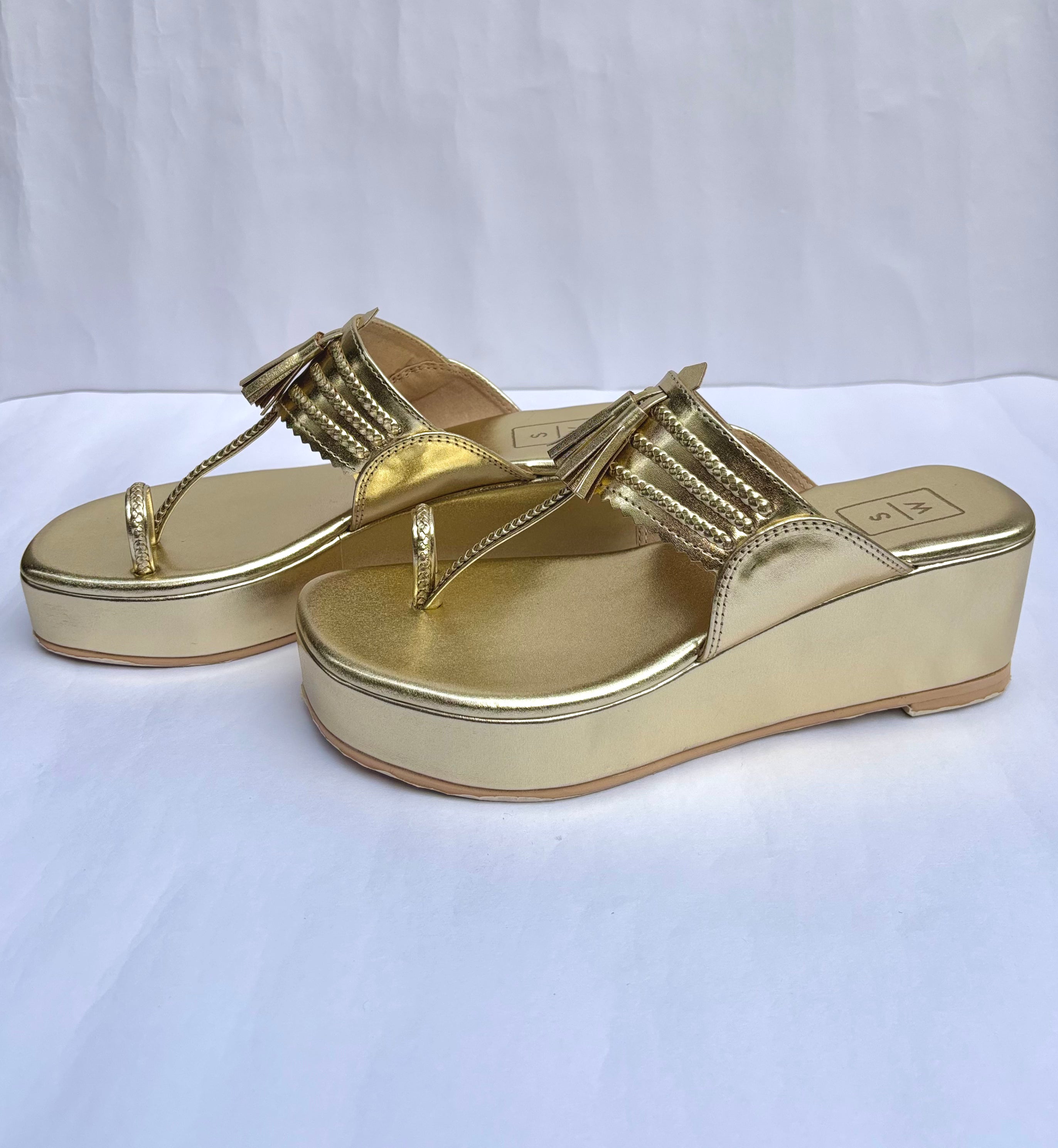 Kumari Poo – Gold Vegan Sandals
