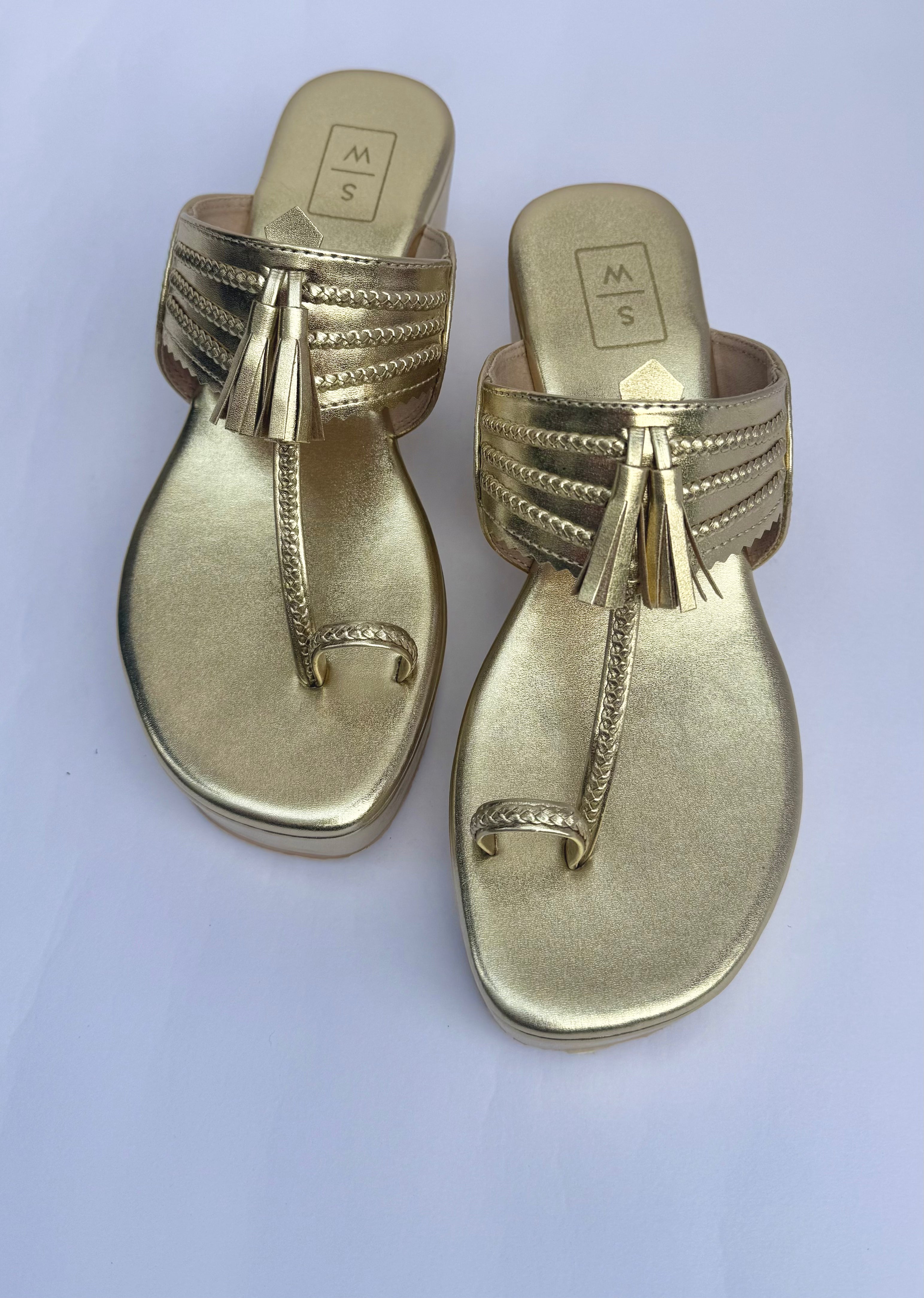 Kumari Poo – Gold Vegan Sandals