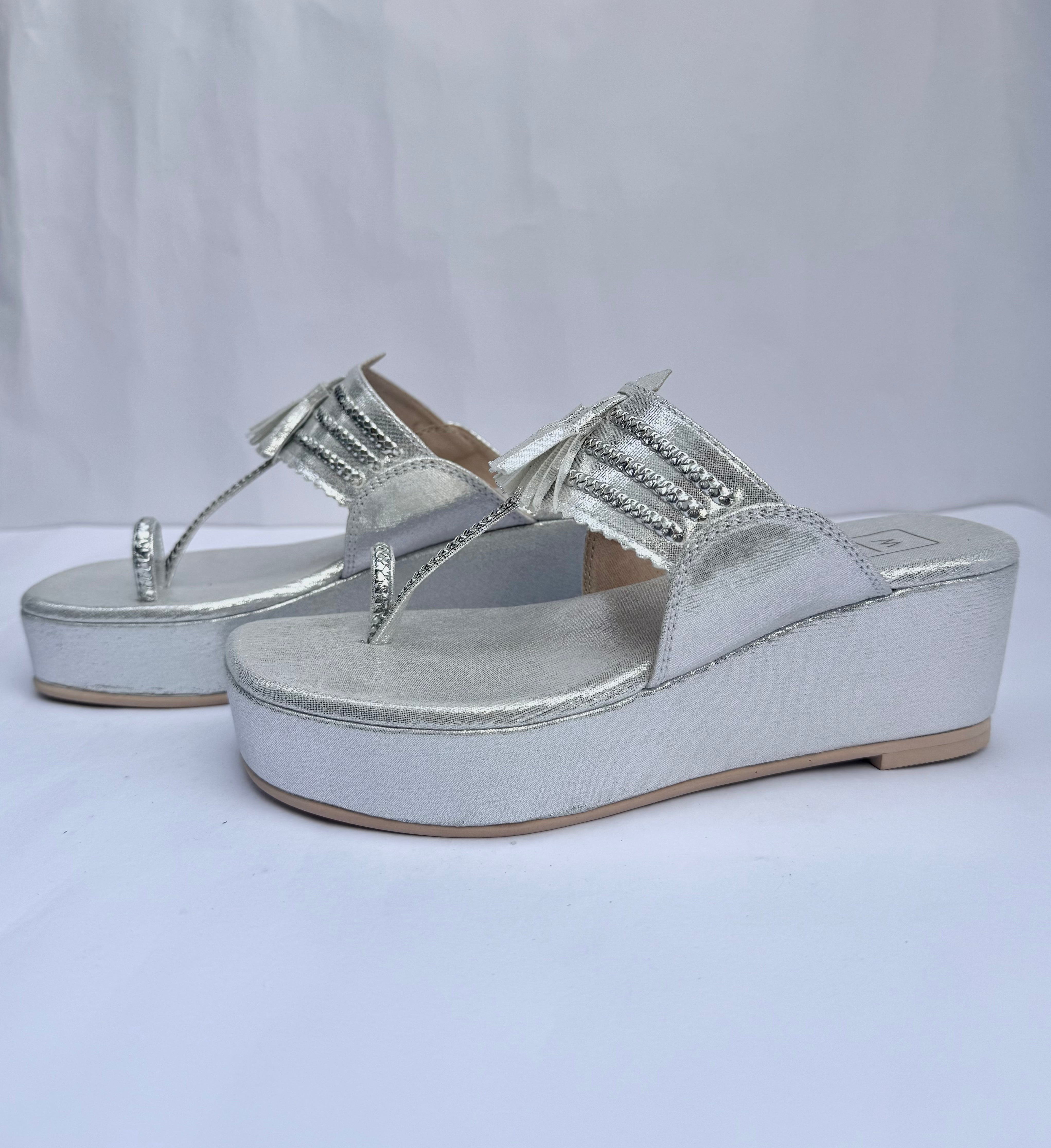 Kumari Poo – Silver Vegan Sandals